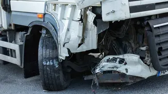 How Truck Accident Lawyers Handle Cargo-Related Claims