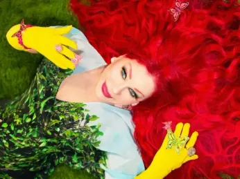 Kate Pierson – B-52s singer-songwriter’s new solo music is ‘Rainbows’ bright