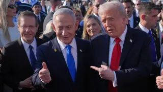 Trump Heads to Egypt After Urging Israel to Seize Chance for Peace and Pressing for Netanyahu Pardon